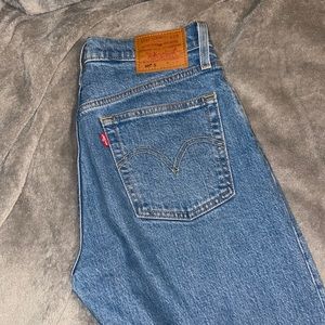 Women Levi’s 501’s